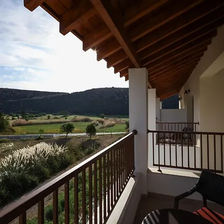 Vina Oliva Hotel *